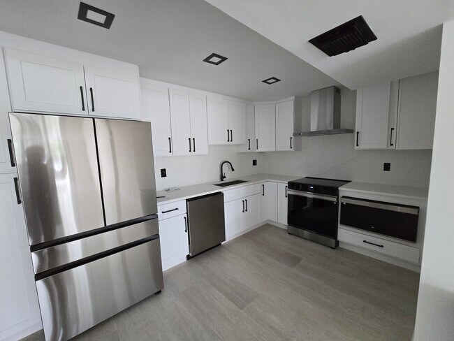 Building Photo - 3010 N Course Dr