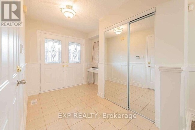 Building Photo - 8 Rampart Crescent