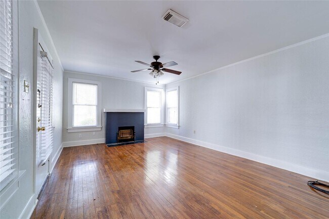 Building Photo - One side of Duplex Available- 2 Bedroom- 1 Bath Tudor Minutes from TCU- 76109