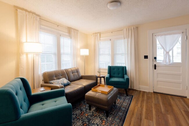 Foto del edificio - 217 Highland Ave