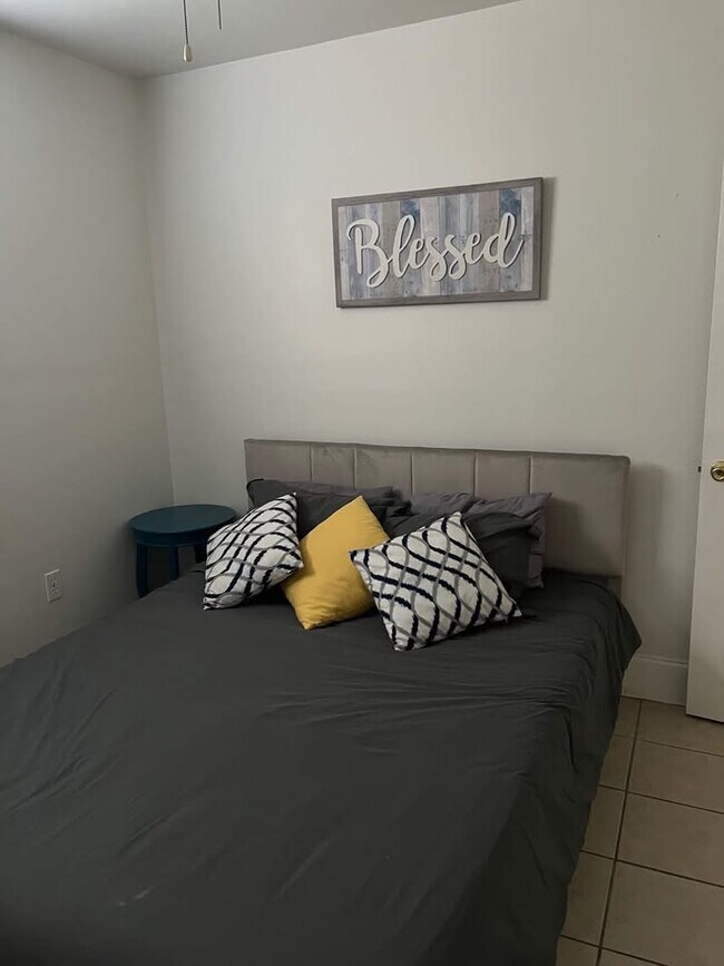 Foto del edificio - 2228 Riverland Dr