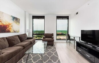 Building Photo - 11911 Freedom Dr