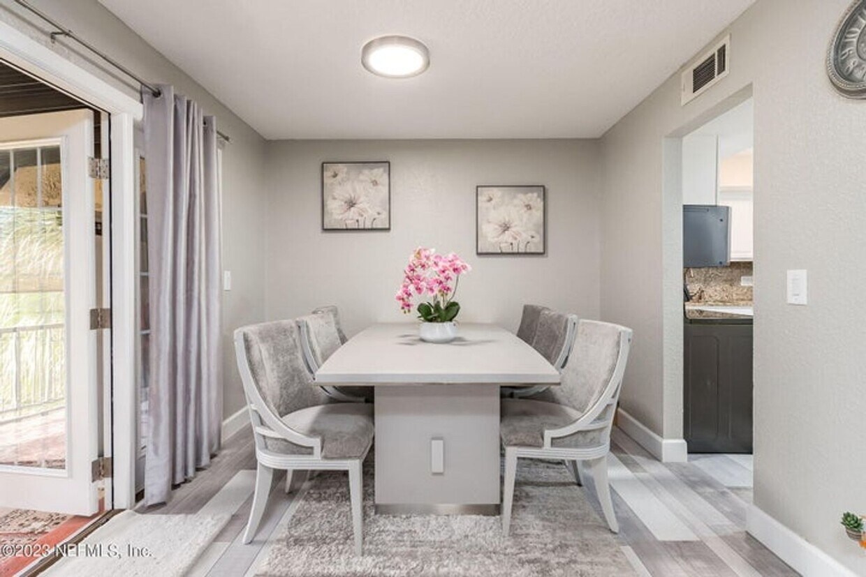 Foto principal - 6619 La Mirada Dr W