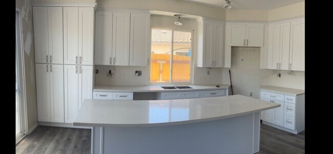 Building Photo - 617 Lee Cir
