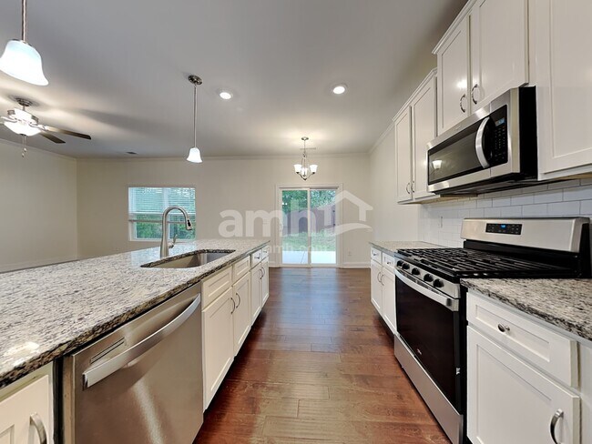 Building Photo - 521 McMillan Ln