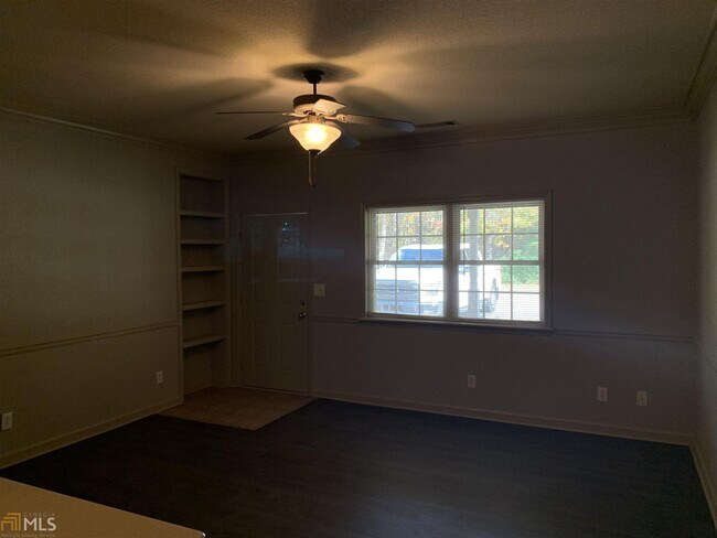 Building Photo - 63-63B Live Oak Rd