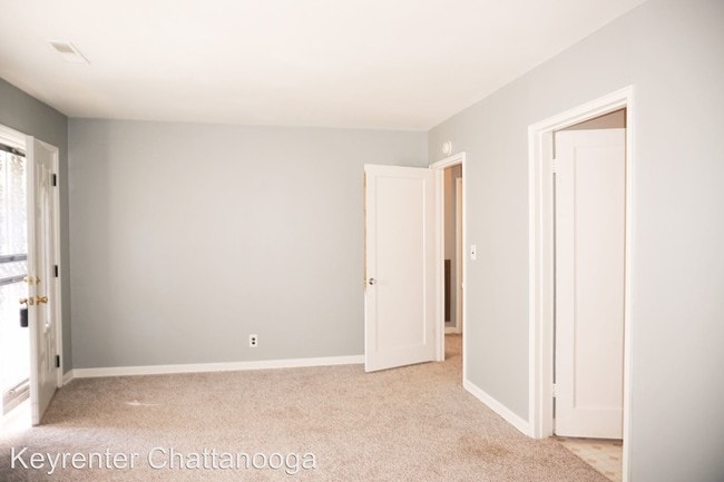 Building Photo - 2 br, 1 bath House - 2111 Delano Drive