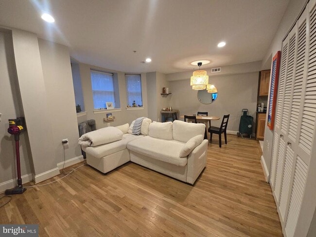 Foto del edificio - 1417 Chapin St NW