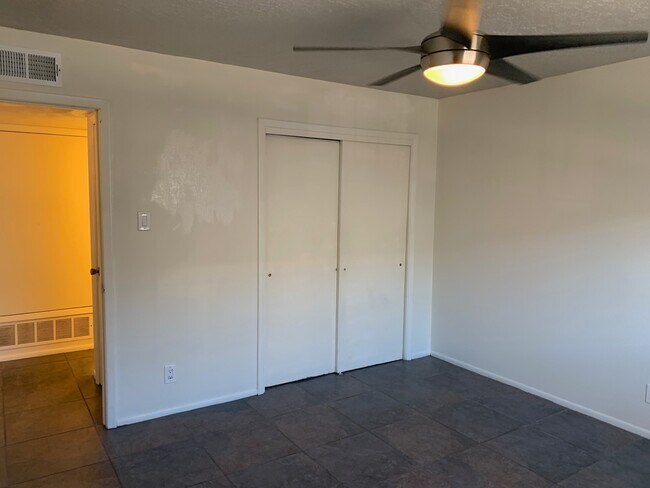 Building Photo - 336 Cagua Dr NE