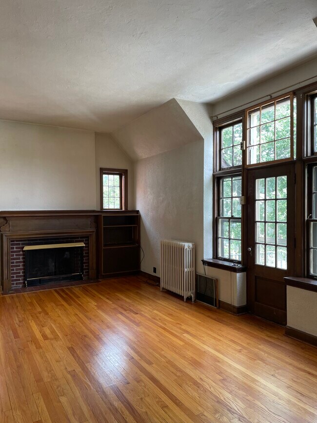 Fireplace and hardwoods - 2610 Cumberland Ave