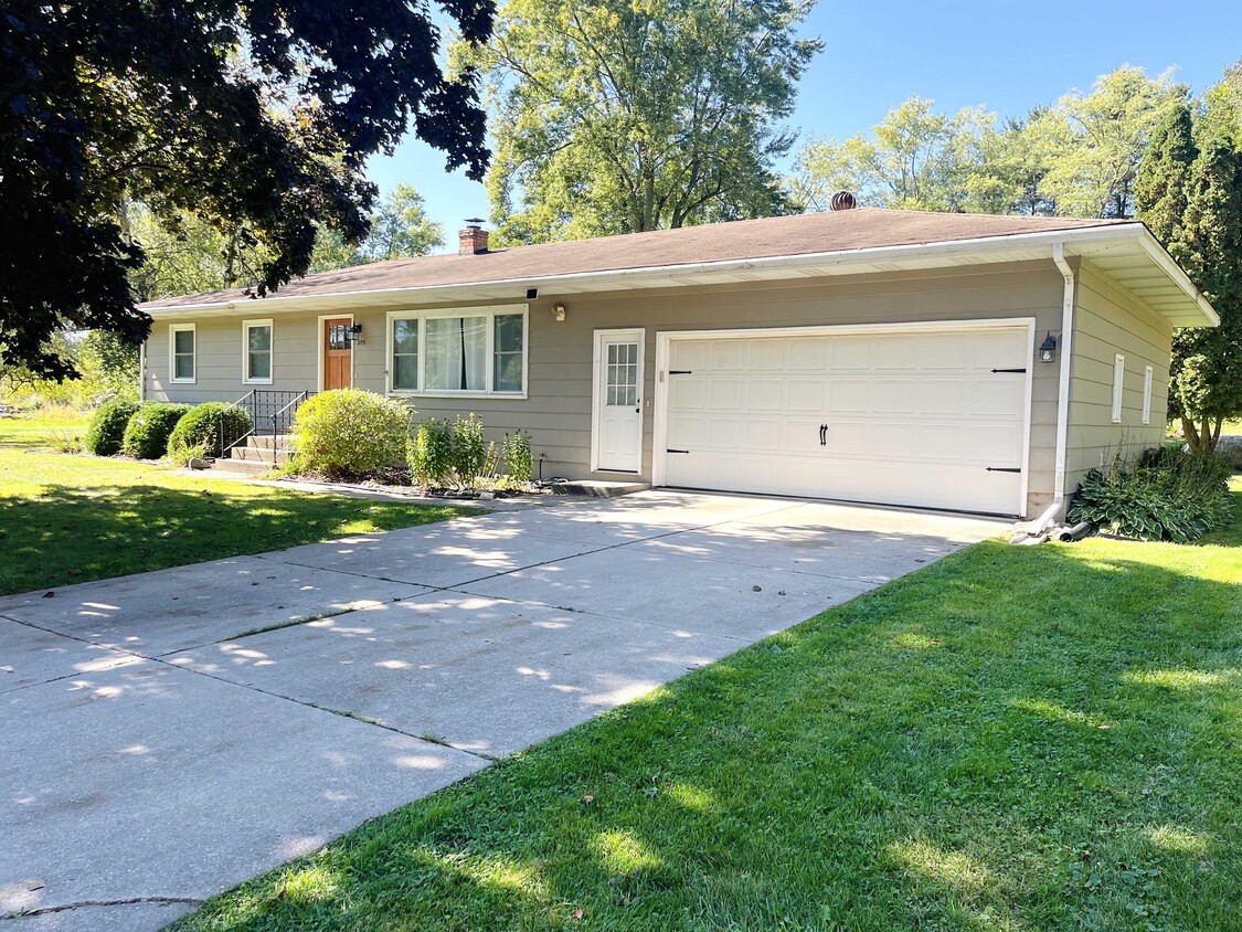 Primary Photo - 275 Oak St