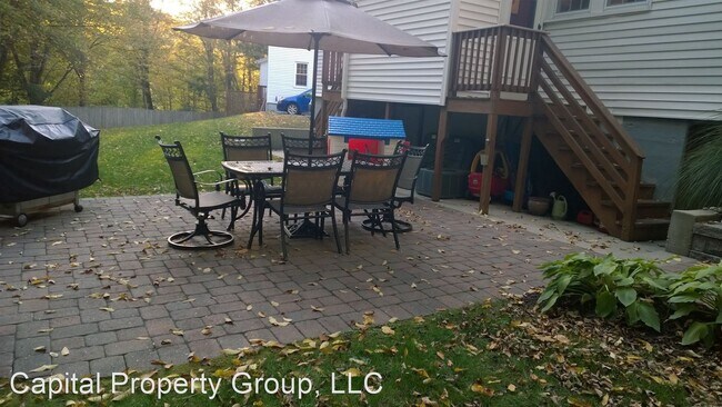 Foto del edificio - 3 br, 1.5 bath House - 27 Sunnyside East Rd