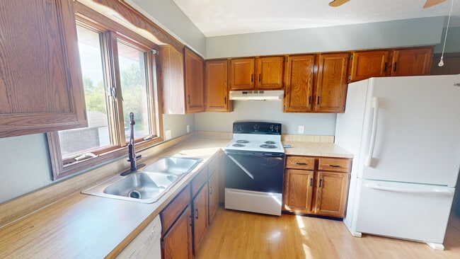 Building Photo - 888 Pearson Cir