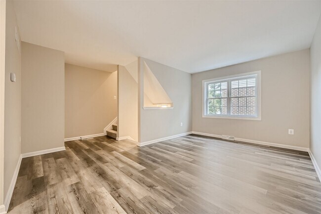 Foto del edificio - 520 Cressy Rd