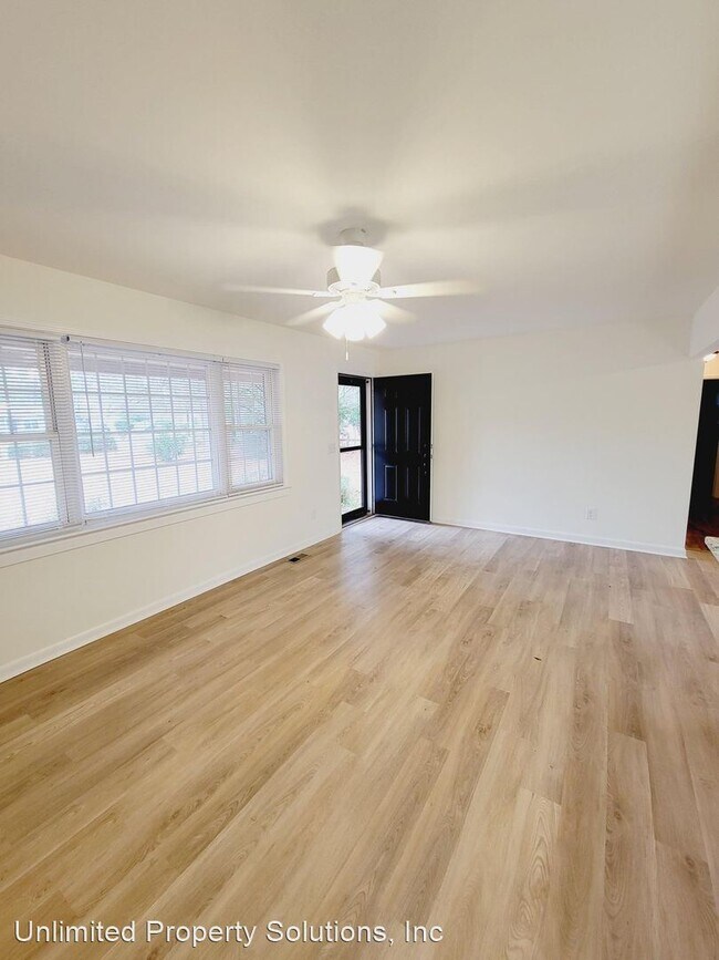 Building Photo - 3 br, 2 bath House - 246 Lullwater Drive