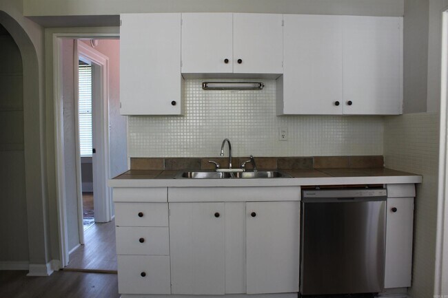 Foto del edificio - 204 N Ash St