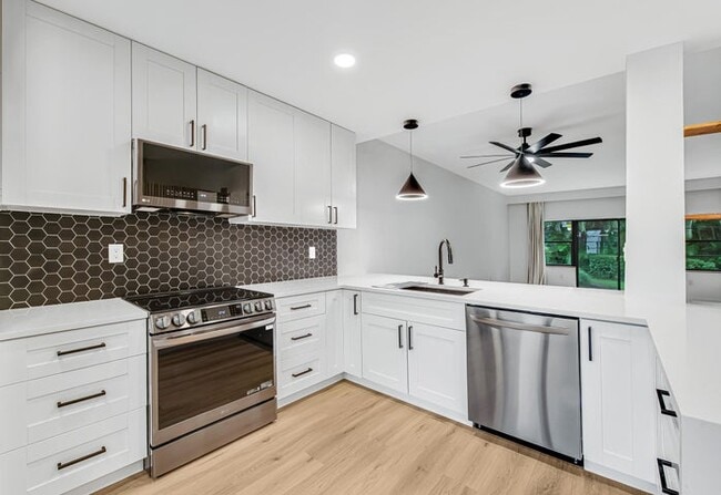 Building Photo - 6670 Villa Sonrisa Dr