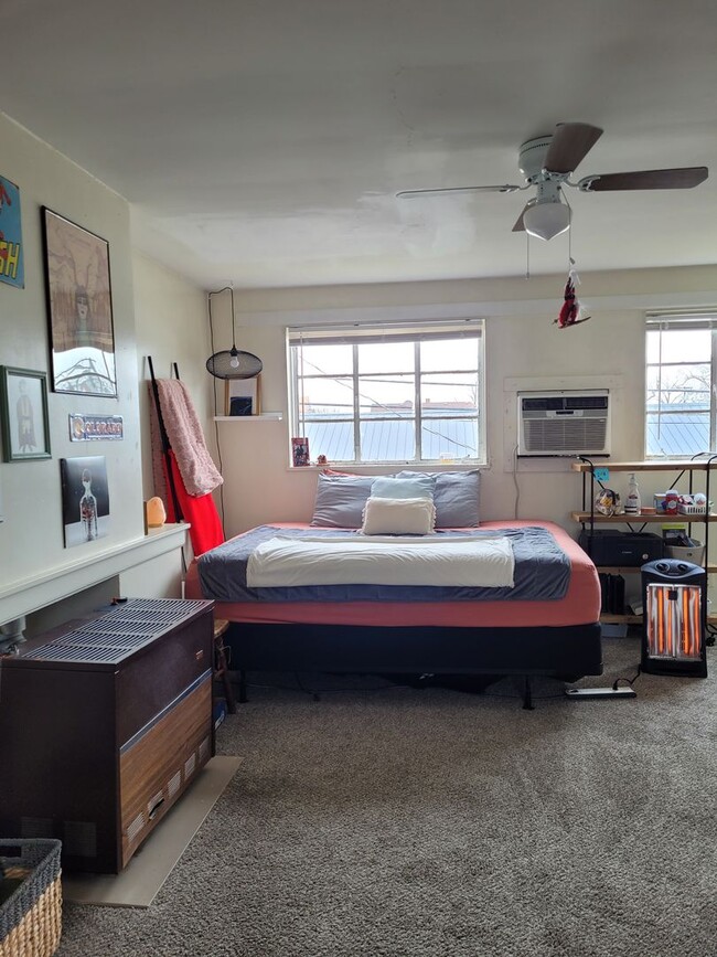 Foto del edificio - 343 1/2 S. Main