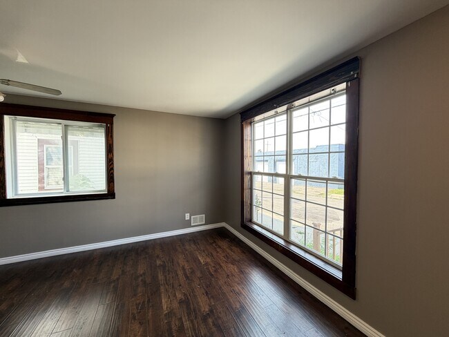 Building Photo - 11 Pooley Pl