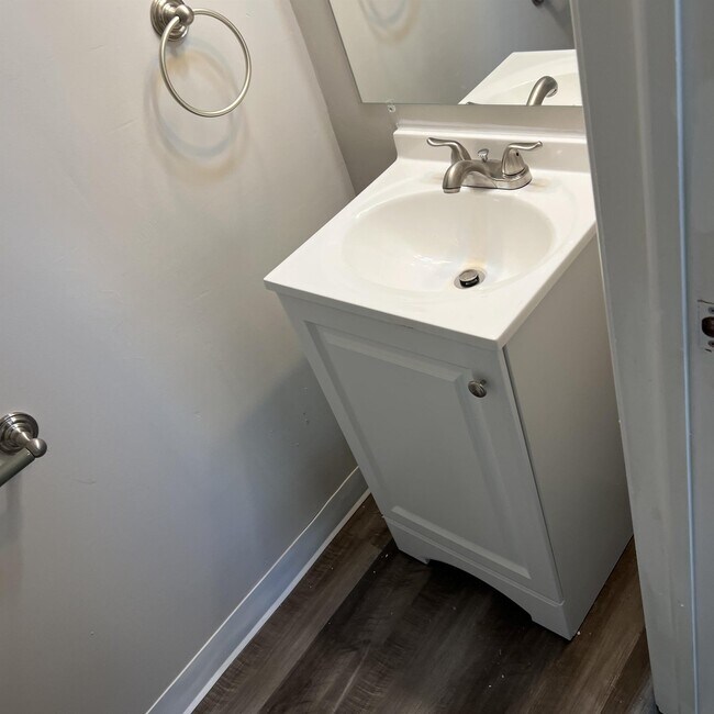 Foto del edificio - 1919 Widmer Ct NE