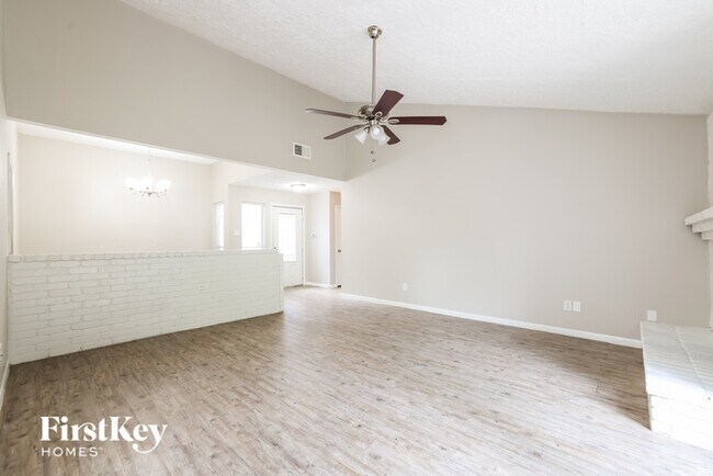 Foto del edificio - 15839 Pryor Drive