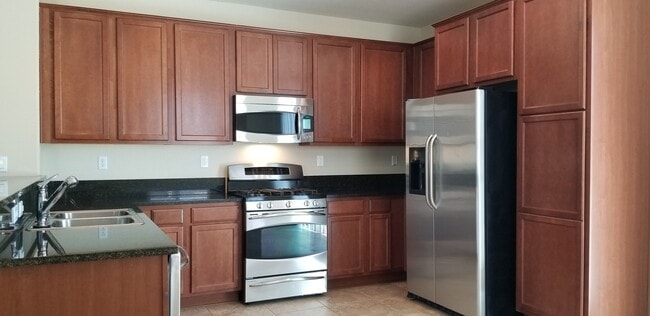 Building Photo - Large beautifully maintained newer home located in Demonte Ranch.