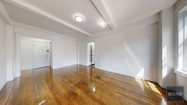 Building Photo - 156 E 37th St