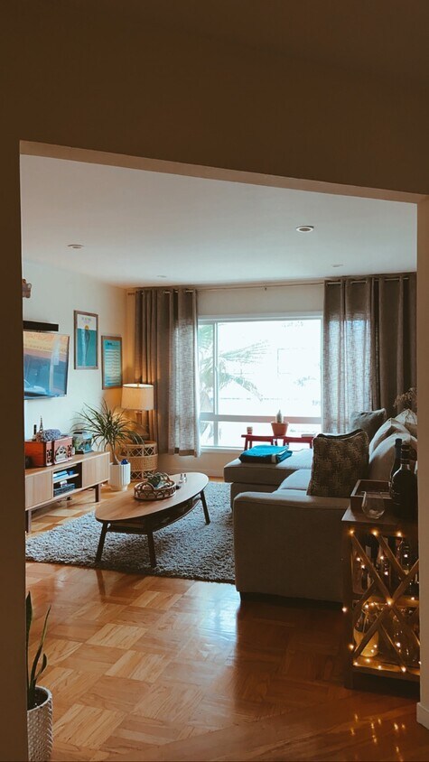 Unfurnished. Previous renter’s furniture shown. - 3620 Taraval St