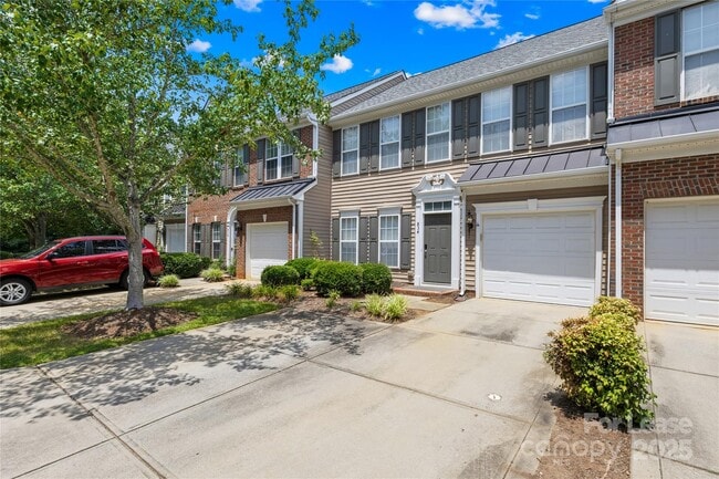 Building Photo - 834 Daly Cir