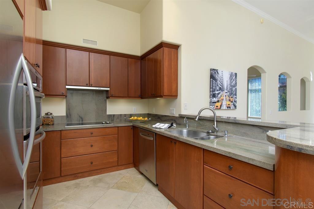 Foto principal - 9245 Regents Rd