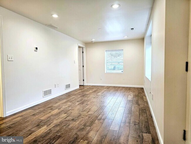 Foto del edificio - 143 Mitscher Rd