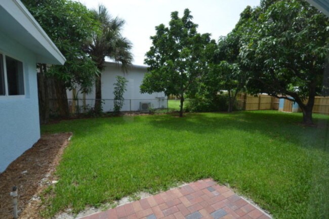 Building Photo - Seasonal Rental