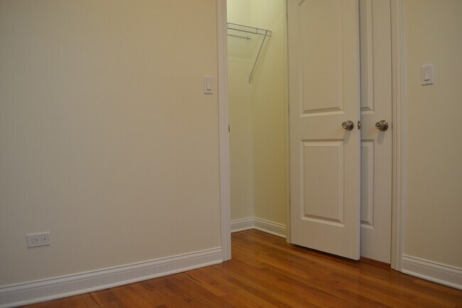 Building Photo - 4030 W Kamerling Ave