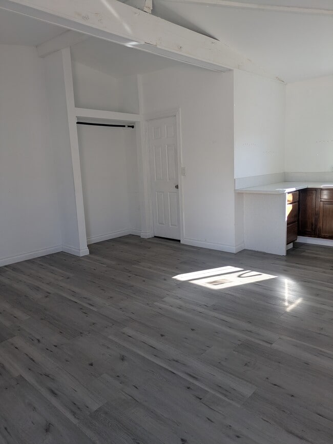 Building Photo - 7448 Craner Ave