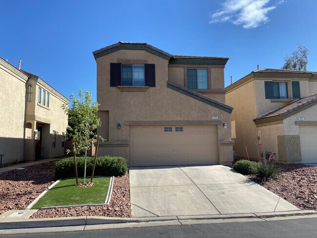 Building Photo - 2 Story Home in Henderson with Large Backy...
