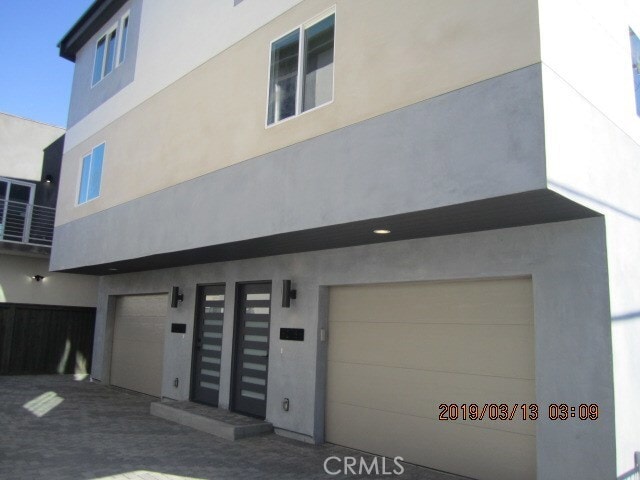Building Photo - 6220 Tyrone Ave