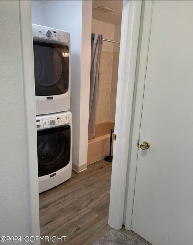 Foto del edificio - 8530 Kluane Ave