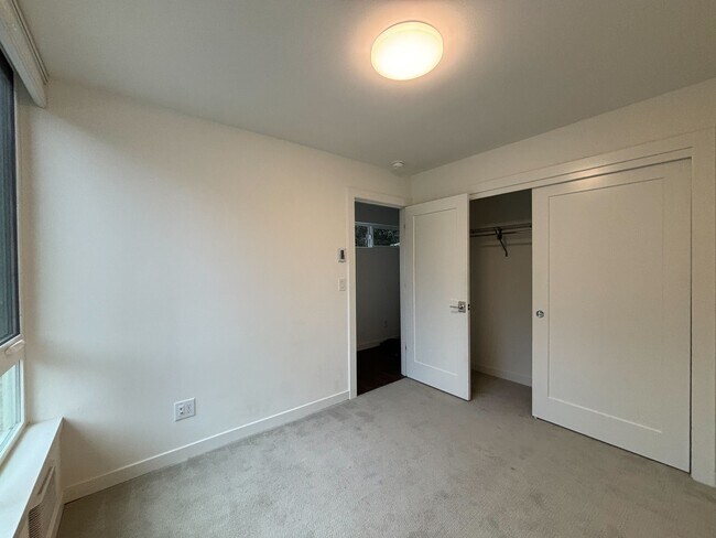 Foto del edificio - 10839-10811 11th Ave NE
