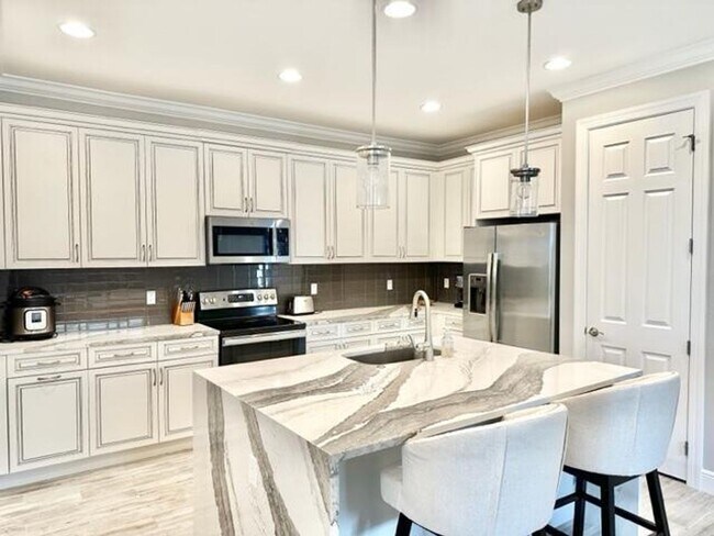 Building Photo - Annual Rental in Port St Lucie