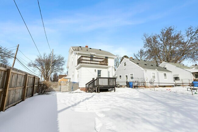 Building Photo - 943 Cloverdale Rd