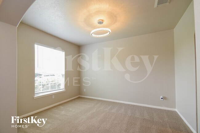 Foto del edificio - 10803 Goldfinch Rd