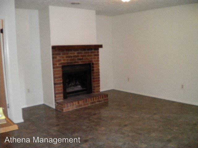 Building Photo - 2 br, 1 bath House - 332 Edgewood Dr.