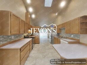 Building Photo - 511 Jamie Dr
