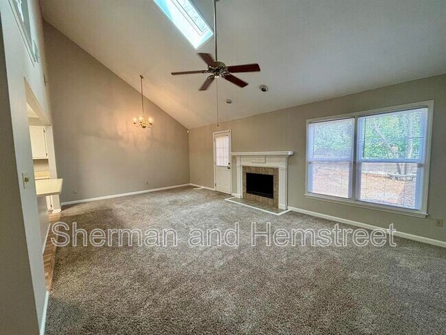 Foto del edificio - 2139 Holt St