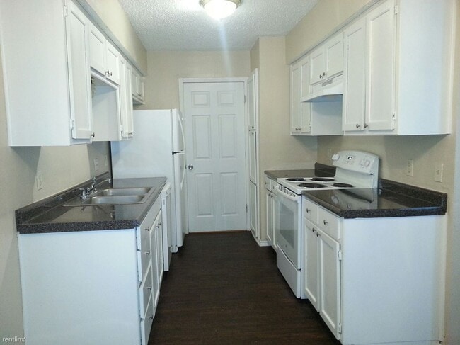Foto del edificio - 3 br, 2 bath 4plex - 111 Peachtree Court D