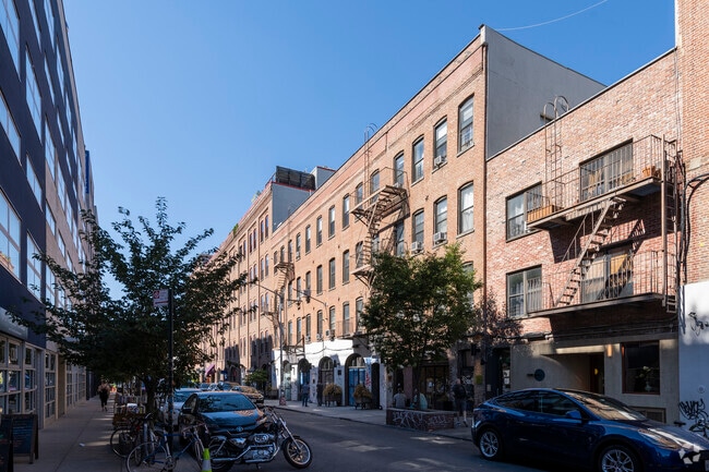 Building Photo - 190 Berry St