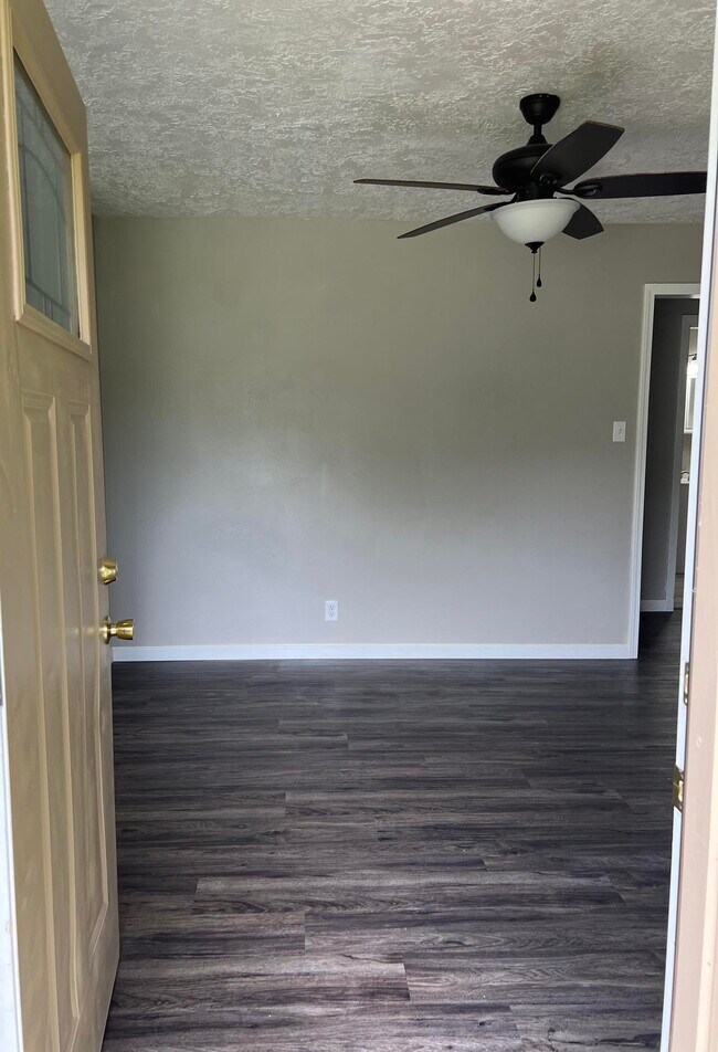 Building Photo - 4635 Beaumont Dr