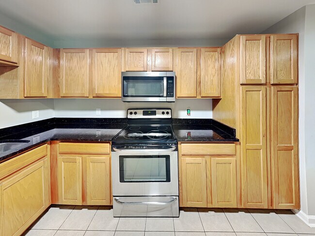 Foto del edificio - 1020 Camelot Dr