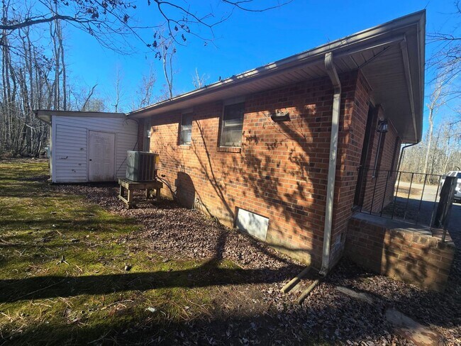 Foto del edificio - 2 BEDROOM DUPLEX IN PRINCE GEORGE - MUST VIEW BEFORE YOU CAN APPLY