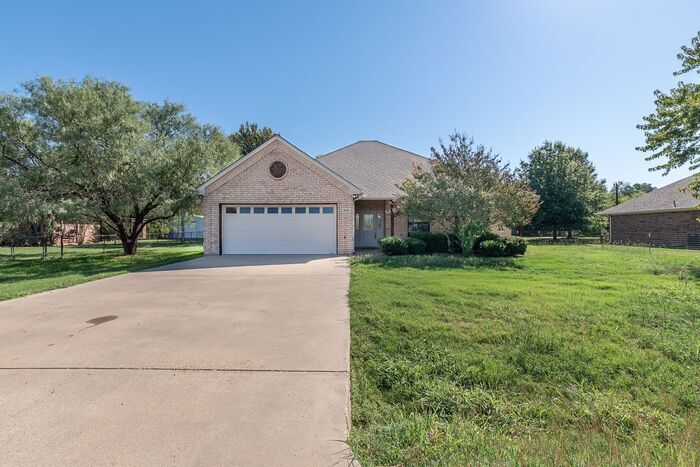 Primary Photo - Sweet 3-2 near the water! What a find in c...